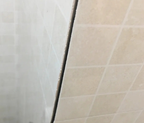 香坊瓷砖空鼓维修公司分享阳台瓷砖脱落的修复过程可以分为以下几个步骤