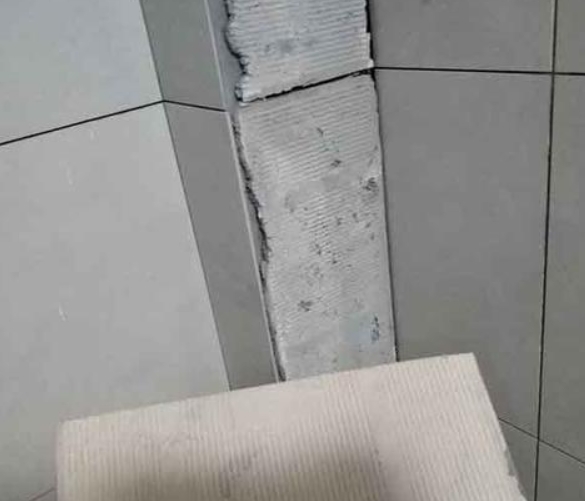 香坊瓷砖空鼓维修公司分享下厨房瓷砖脱落的补救措施。